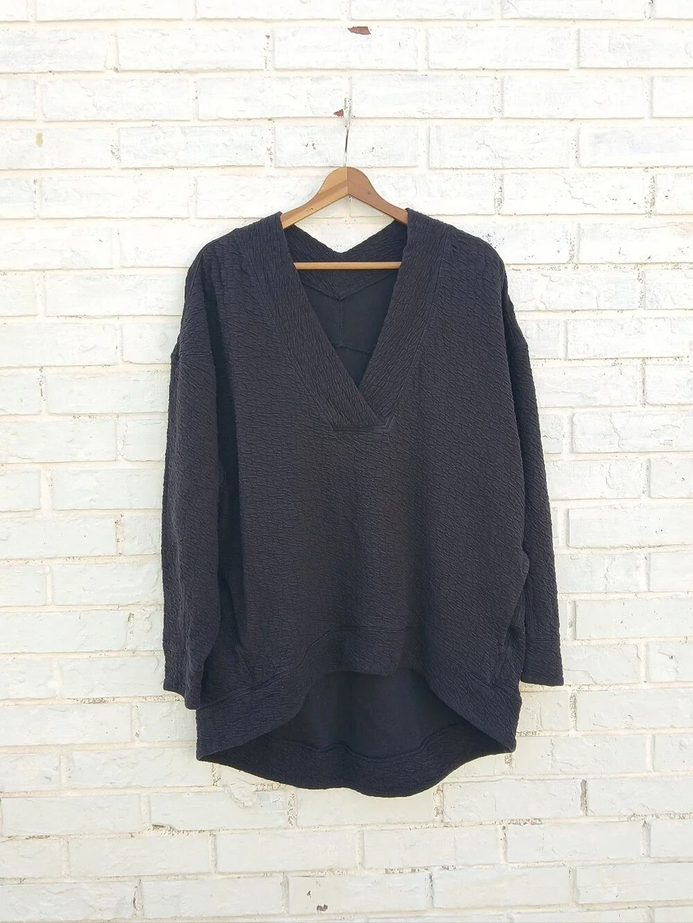 Lululemon Rippled V Neck Pullover Black Size 10